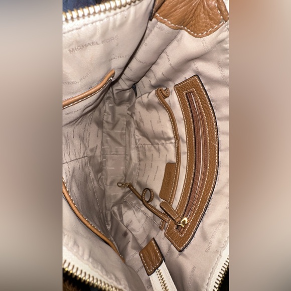 Michael Kors Tan Shoulder Bag - Picture 2 of 6